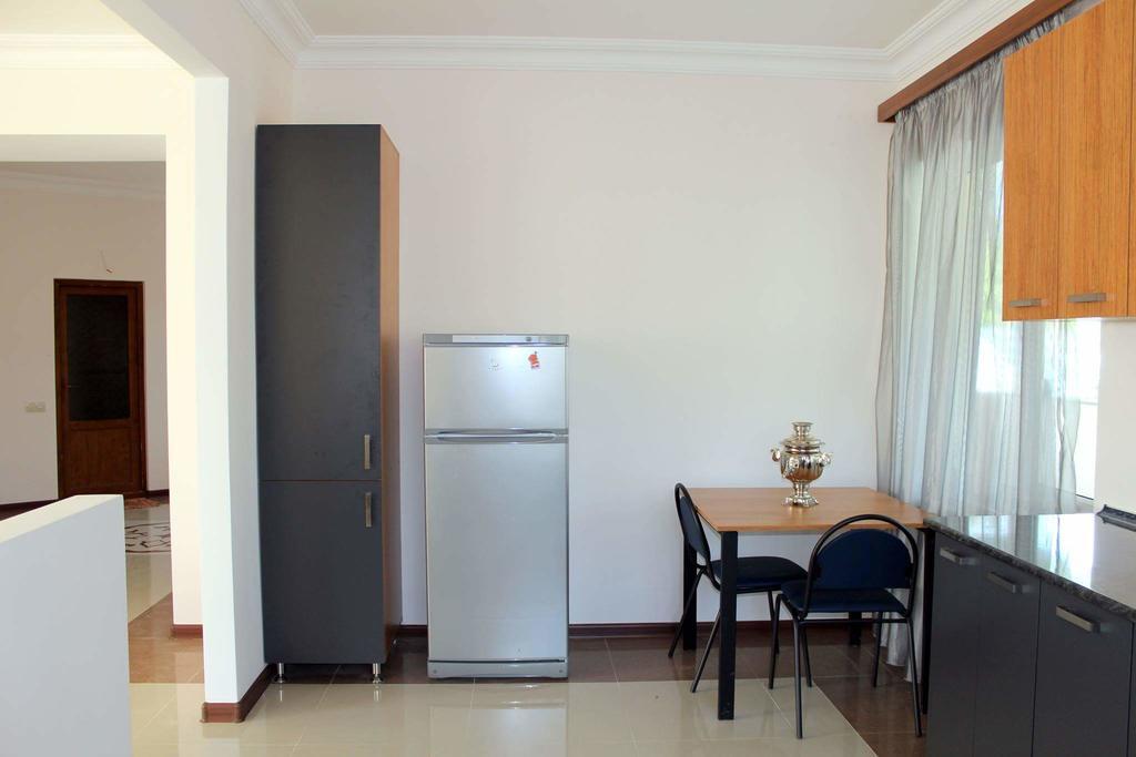 Family & Friends Guest House Dilijan Esterno foto