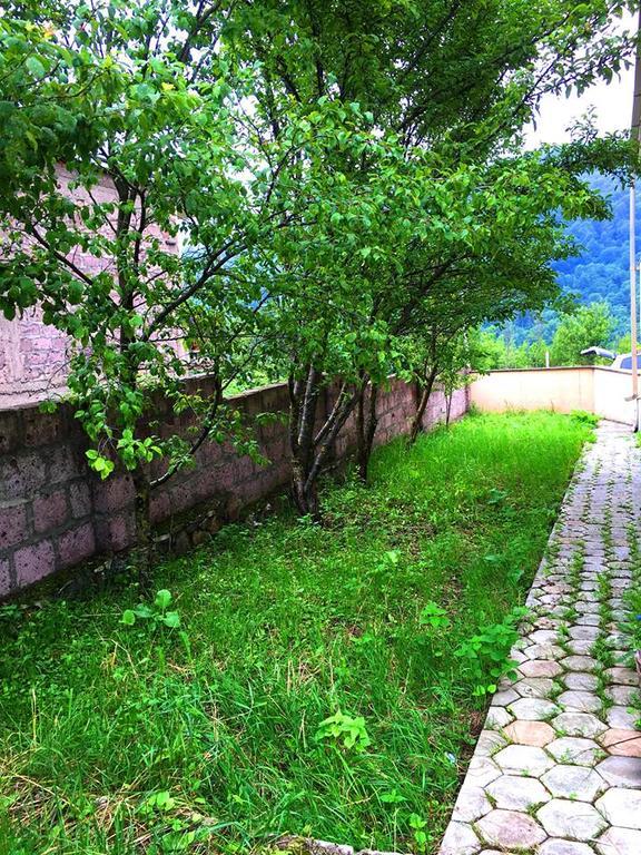 Family & Friends Guest House Dilijan Esterno foto